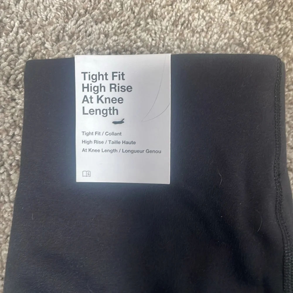Nike women’s high rise at knee shorts - Picture 2 of 3
